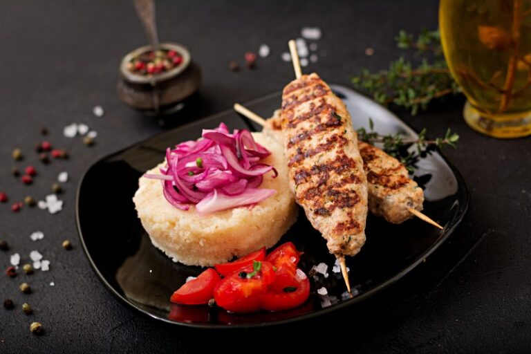 minced-lula-kebab-grilled-turkey-chicken-with-fresh-tomato-bulgur (1)